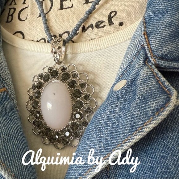 Victorian big medallion necklace - Picture 3 of 3